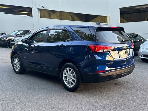 Used 2022 Chevrolet Equinox LS image 3
