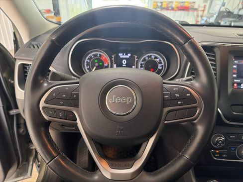 Used 2020 Jeep Cherokee Latitude Plus w/ Cold Weather Group AWD/4WD image 12