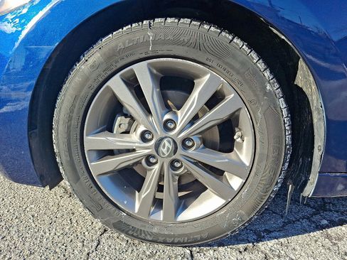 Used 2017 Hyundai Elantra SE image 8