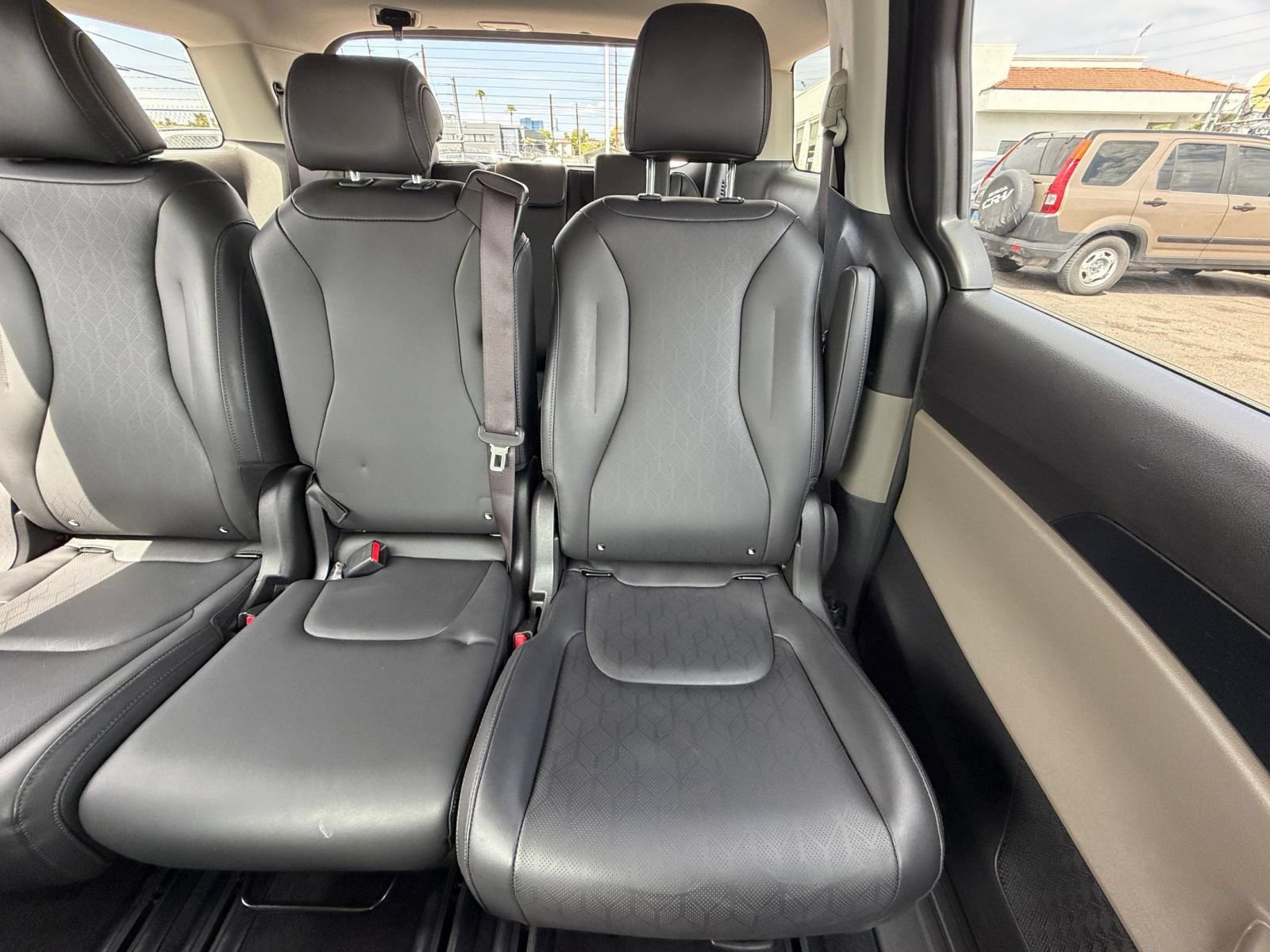 Used 2026 Kia Carnival FWD image 38