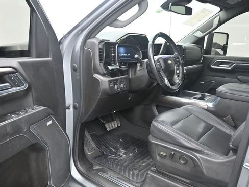 Used 2024 Chevrolet Silverado 2500 LTZ w/ LTZ Convenience Package AWD/4WD image 10