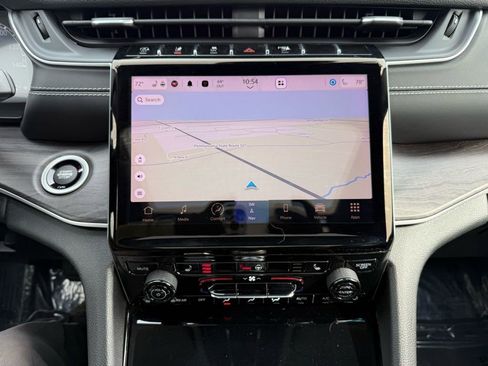 Used 2023 Jeep Grand Cherokee L Limited image 21