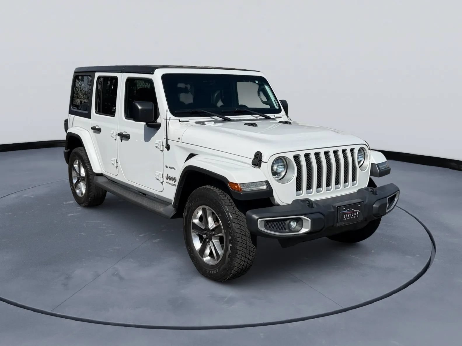 Used 2019 Jeep Wrangler Unlimited Sahara w/ Cold Weather Group AWD/4WD image 2