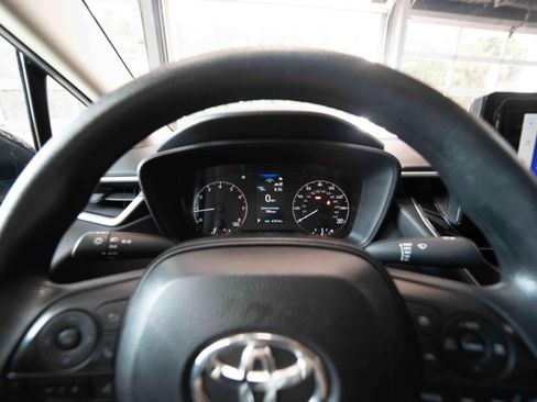 Used 2025 Toyota Corolla LE FWD image 15