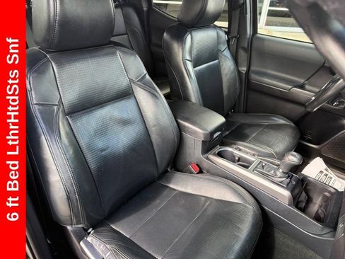 Used 2019 Toyota Tacoma TRD Sport w/ TRD Premium Sport Package AWD/4WD image 11