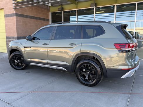 Used 2024 Volkswagen Atlas Peak Edition SEL AWD/4WD image 5