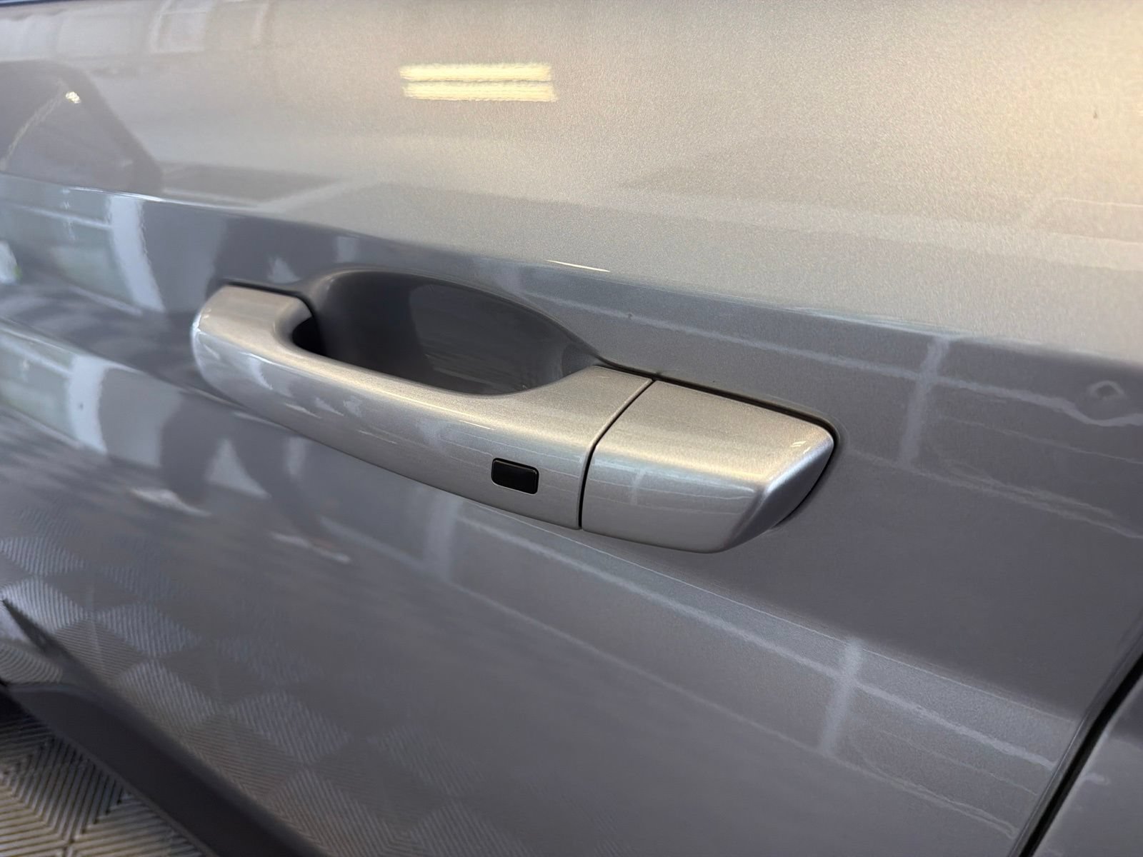 Used 2025 Hyundai Venue SEL FWD image 9