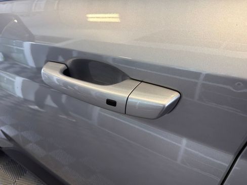 Used 2025 Hyundai Venue SEL FWD image 9