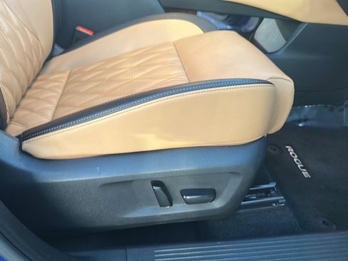 Used 2023 Nissan Rogue Platinum w/ Platinum Premium Package image 18