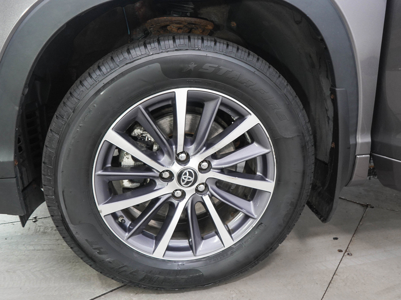 Used 2018 Toyota Highlander XLE AWD/4WD image 30