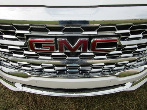 Used 2024 GMC Terrain Denali w/ Denali Premium Package AWD/4WD image 32