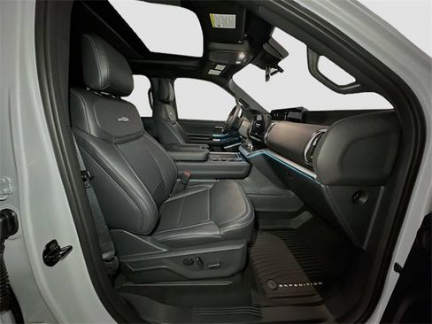 New 2025 Ford Expedition Platinum w/ Stealth Performance Package image 33