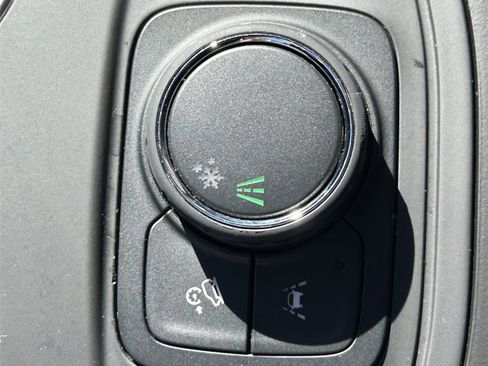 Used 2024 GMC Terrain SLE image 24