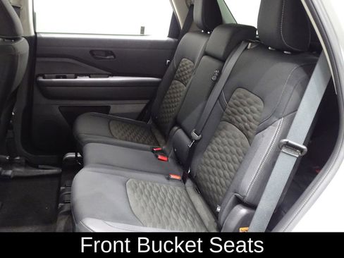 Used 2024 Nissan Pathfinder SV image 11