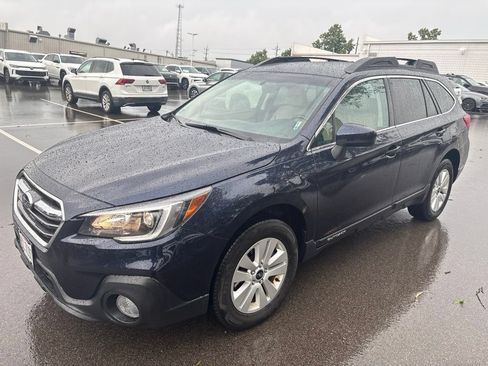 Used 2018 Subaru Outback 2.5i Premium AWD/4WD image 3