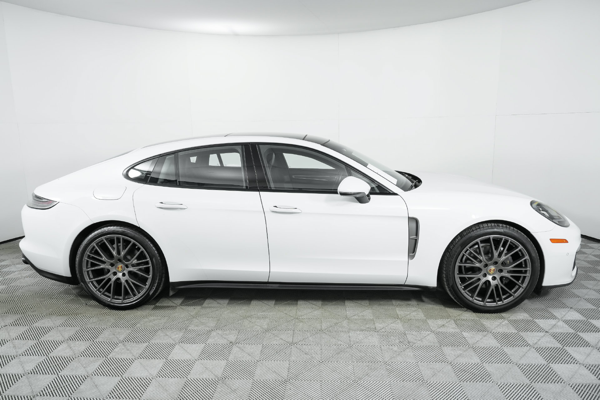 Used 2023 Porsche Panamera Platinum Edition RWD image 83