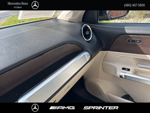 Used 2022 Mercedes-Benz GLB 250 image 27