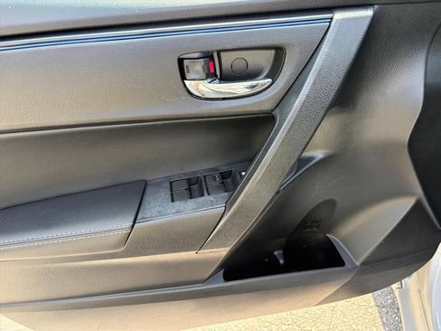 Used 2018 Toyota Corolla SE FWD image 20