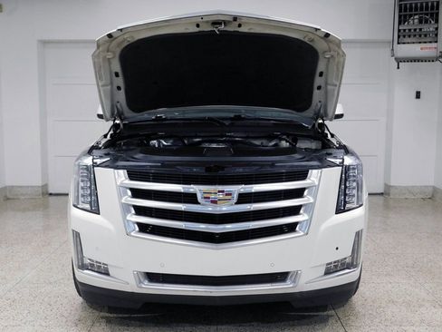 Used 2015 Cadillac Escalade Luxury image 13