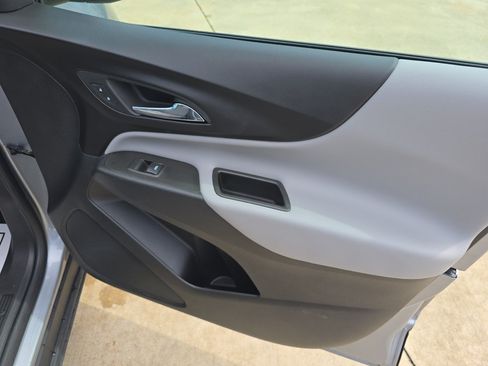Used 2024 Chevrolet Equinox LS w/ Driver Confidence II Package FWD image 15