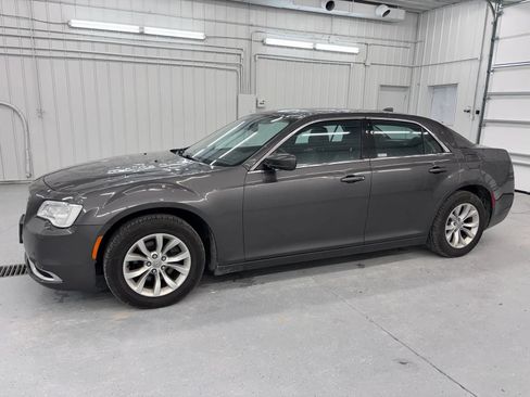 Used 2015 Chrysler 300 Limited RWD image 14