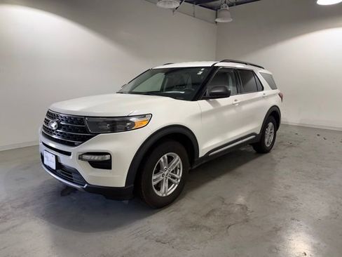 Used 2021 Ford Explorer XLT w/ Equipment Group 202A image 3