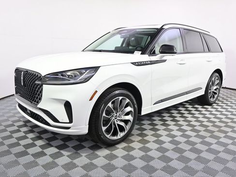 New 2026 Lincoln Aviator AWD image 2