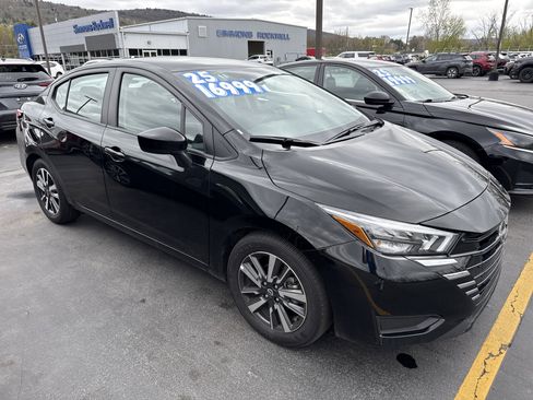 Used 2025 Nissan Versa SV FWD image 5