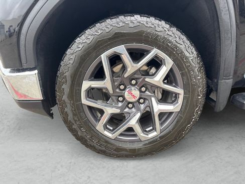 Certified 2024 GMC Sierra 1500 SLT image 28