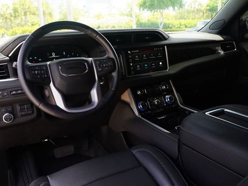 Used 2024 GMC Yukon Denali w/ Advanced Technology Package AWD/4WD image 23