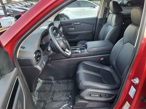 Certified 2024 Honda Pilot Touring image 12