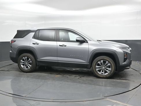 Used 2025 Chevrolet Equinox LT FWD image 3