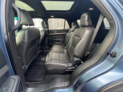 Used 2019 Ford Explorer XLT w/ Equipment Group 202A image 19