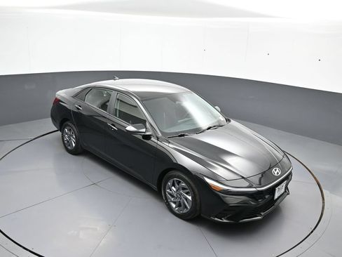 Certified 2024 Hyundai Elantra SEL FWD image 35