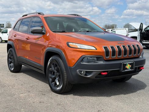 Used 2014 Jeep Cherokee Trailhawk w/ Comfort/Convenience Group AWD/4WD image 10