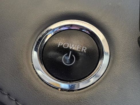 Used 2023 Toyota Highlander LE AWD/4WD image 22
