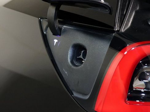 Used 2021 Tesla Model Y Long Range image 28