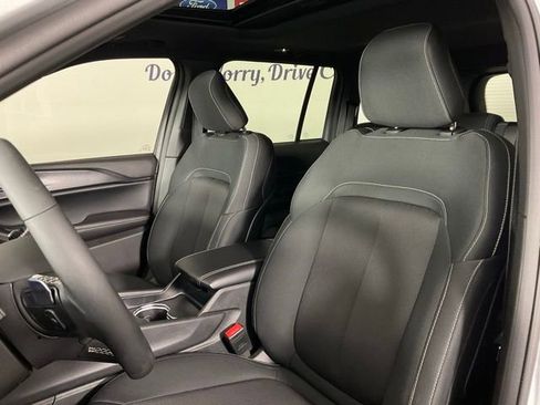 Used 2024 Jeep Grand Cherokee Laredo X w/ Luxury Tech Group I image 14