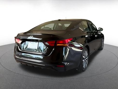 Used 2025 Nissan Altima 2.5 SV FWD image 12