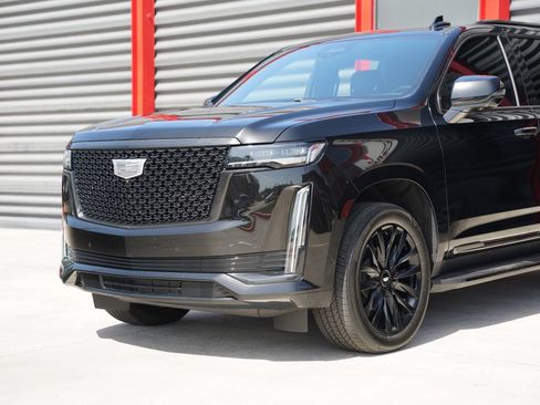 Used 2023 Cadillac Escalade Premium Luxury RWD image 2