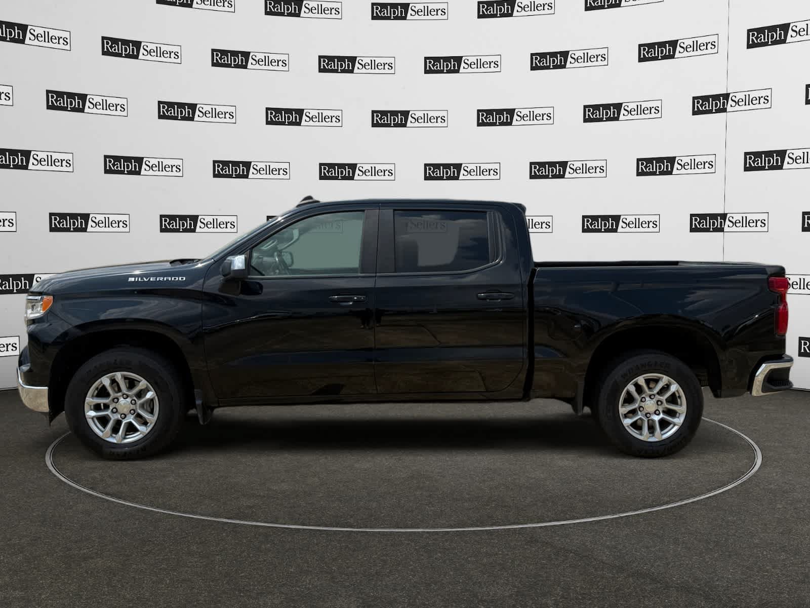 Used 2023 Chevrolet Silverado 1500 LT w/ Protection Package RWD image 3