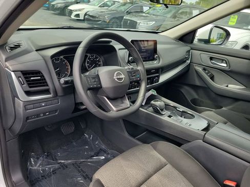 Used 2025 Nissan Rogue SV image 9