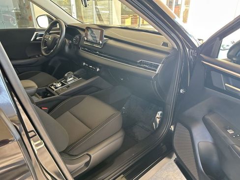 Used 2023 Mitsubishi Outlander ES image 22