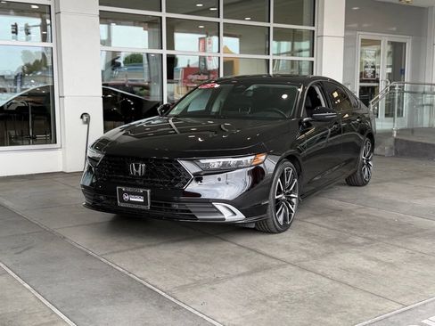 Used 2025 Honda Accord Touring image 2