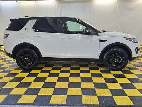 Used 2019 Land Rover Discovery Sport SE image 2