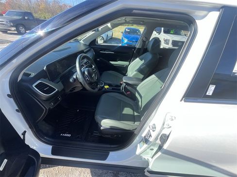 Used 2024 Kia Seltos SX w/ SX Sunroof Package image 11