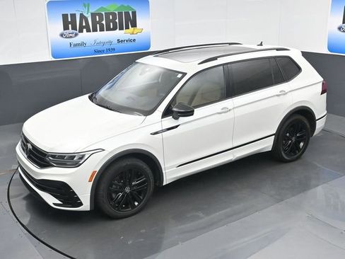Used 2022 Volkswagen Tiguan SE R-Line image 25