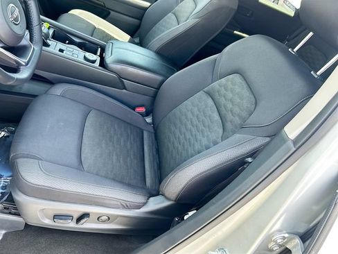 Used 2025 Nissan Pathfinder SV AWD/4WD image 15