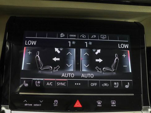 Used 2024 Audi Q8 e-tron Premium Plus w/ Premium Plus Package image 31