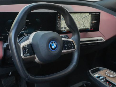 Used 2023 BMW iX xDrive50 w/ Premium Package AWD/4WD image 9